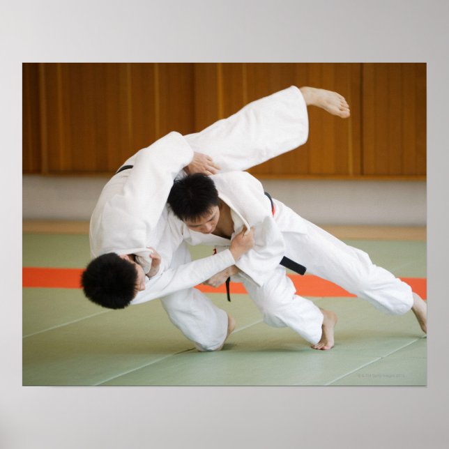 Poster Deux hommes en compétition dans un Judo Match 2 (Devant)