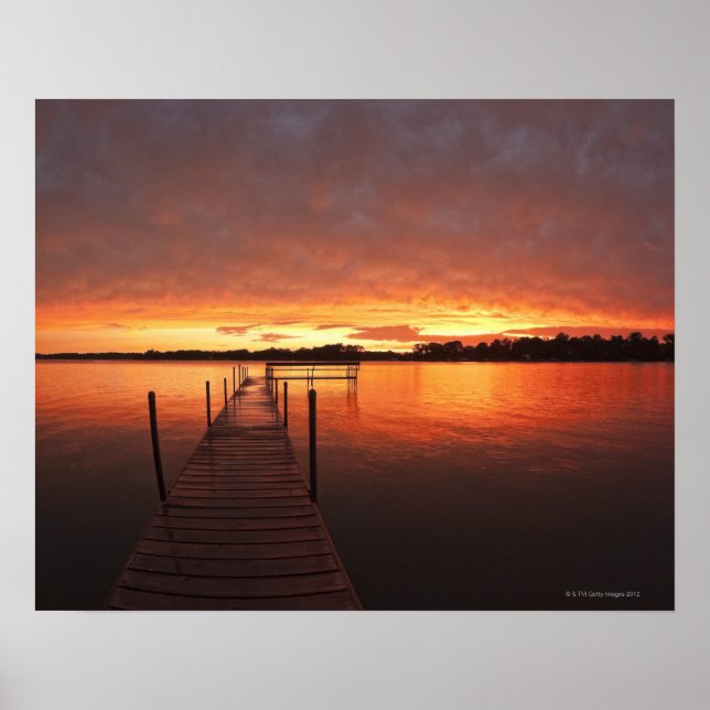 Poster Dock au coucher du soleil sur le lac Minnetonka, M (Devant)