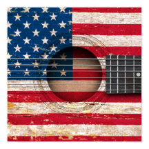Drapeau américain sur la vieille guitare acoustiqu