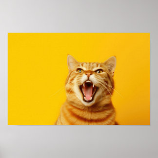 Poster Drôle Ginger Cat Yawning sur Bright Yellow Backgro