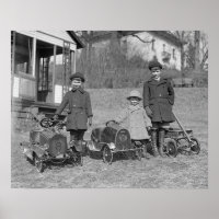 Enfants avec voitures à pédales, 1924. Photo vinta