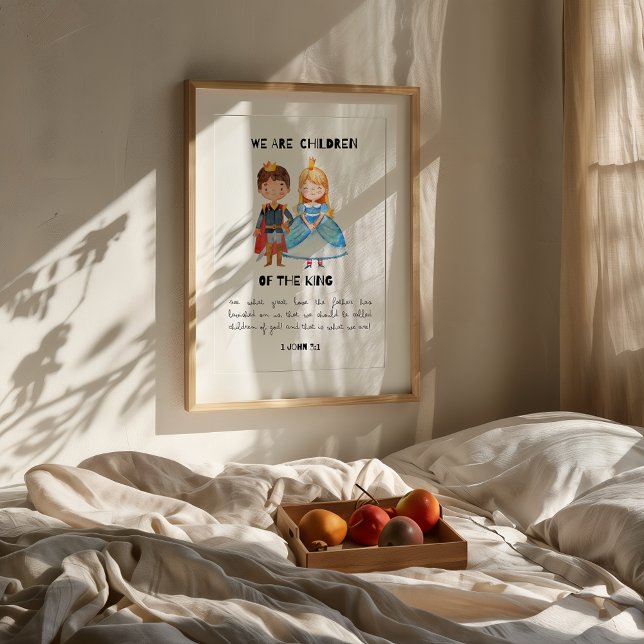Poster Enfants du roi Christian Nursery Imprimer (Framed "Children of the Most High King" Christian nursery print on wall above bed with fruit tray.)