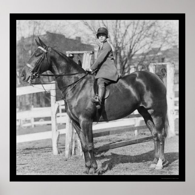 Poster Equestrienne fille sur son cheval 1926 (Devant)