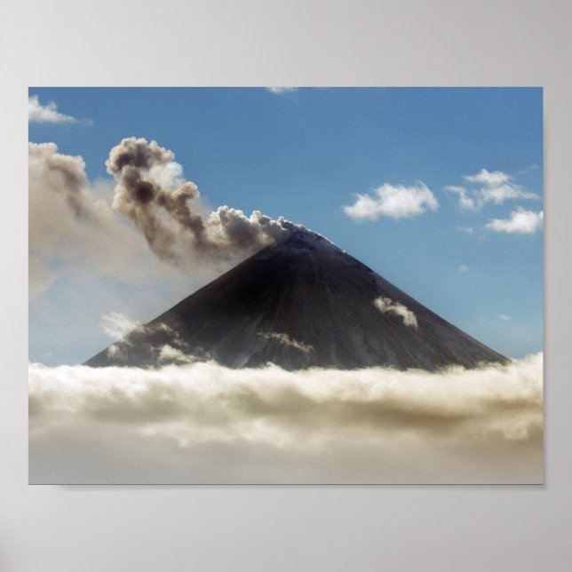 Poster Éruption effusive Volcan Klyuchevskoy. Kamchatka (Devant)