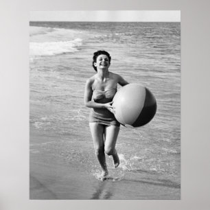 Poster Femme avec du ballon de plage