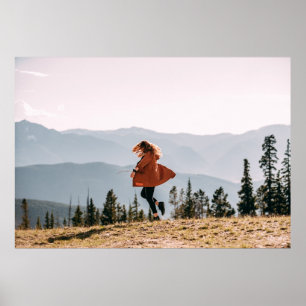 Poster Femme en manteau marron