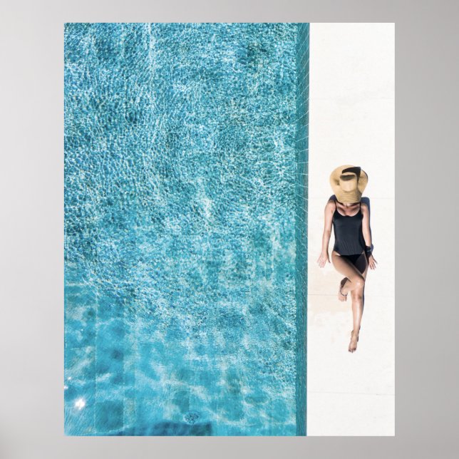 Poster Femme en noir bikini fond et blanc soleil casquett (Devant)