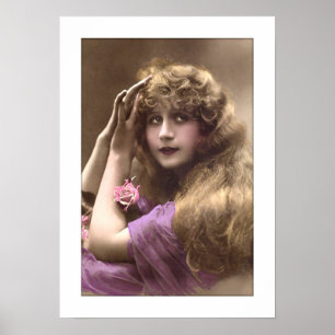 Poster femme victorienne doux rose cheveux longs