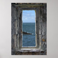 Fenêtre du château avec vue sur l'océan