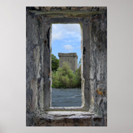 Poster Fenêtre en pierre de Faux encadrant un château éco