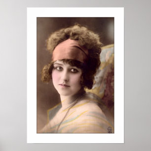 Poster fille victorienne avec perles