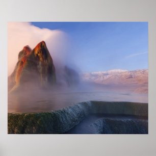 Poster Fly Geyser avec la chaîne de Granit enneigée
