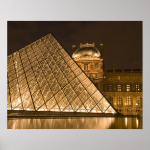 Poster France, Paris. Le Louvre au crépuscule. Crédit 2