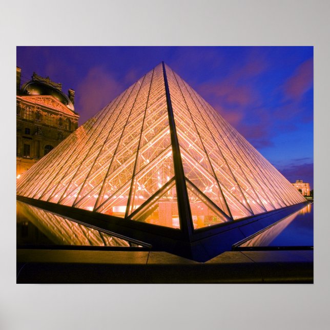 Poster France, Paris. Le musée du Louvre au crépuscule. 2 (Devant)