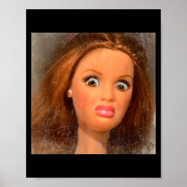 Poster Funny Disgusting Doll Face Meme  (Devant)