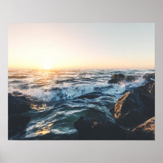 Poster Golden Sunset Ocean Waves on Rocks Serene Seascape