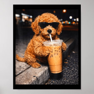 Poster Goldendoodle buvant du café glacé mème animal drôl