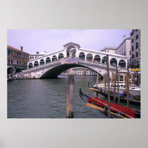 Poster Gondoles et touristes près du pont du Rialto
