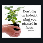 Poster graben nicht im Zweifel<br><div class="desc">Dies ist ein Poster mit dem Zitat Nicht im Zweifel ergraben, was du in Glauben von Elisabeth Elliot gepflanzt hast. Das wäre ein perfektes Geschenk für jeden, der von Lieben zitiert wird, und es würde eine großartige Wandkunst machen, die jeden inspiriere, der es sieht. Benutze dieses Plakat, um dich daran...</div>