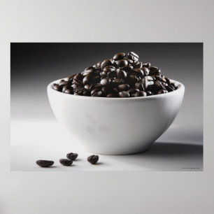 Poster Gros plan d'un bol rempli de grains de café