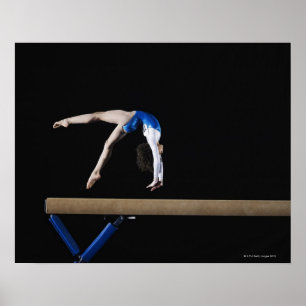 Poster Gymnaste (9-10) retournant sur le faisceau de bala