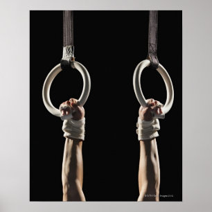 Poster Gymnaste balançant des anneaux 2