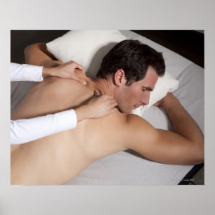 Poster Homme ayant un massage arrière de femme