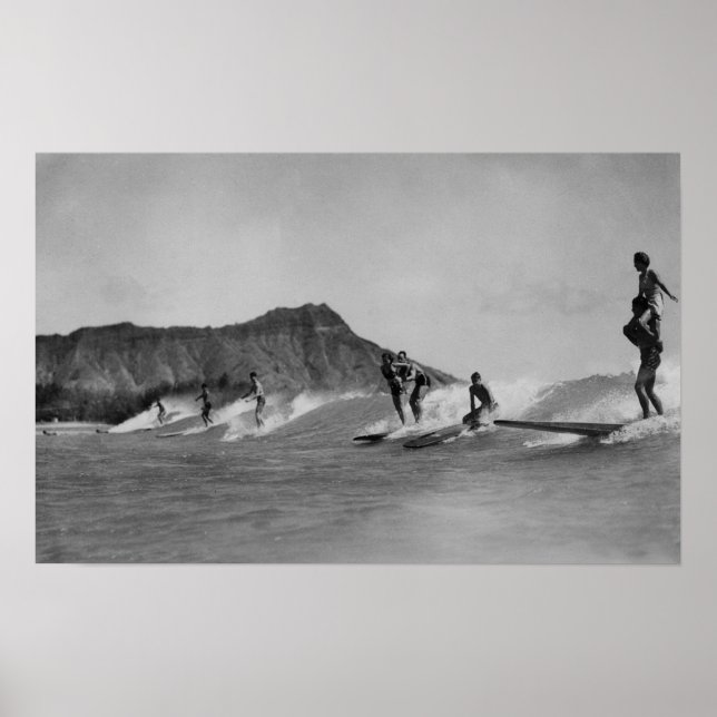 Poster Honolulu, Hawaii - Surfers au large de Waikiki Bea (Devant)