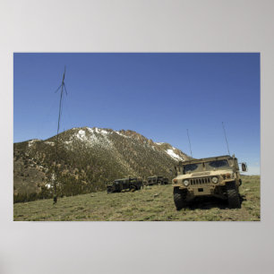 Poster Humvee est garé au site de re-transmission