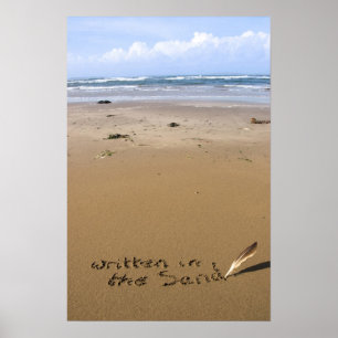 Poster il est écrit dans le sable sur une plage