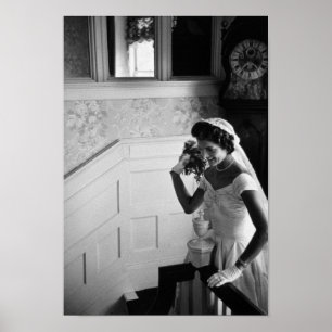 Poster Jackie Kennedy Throwing Mariage Bouquet - 1953