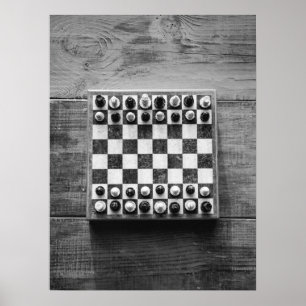 Poster Jeu du jeu d'échecs sur table en bois rustique
