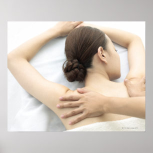 Poster jeune femme recevant un massage, femme en santé 2