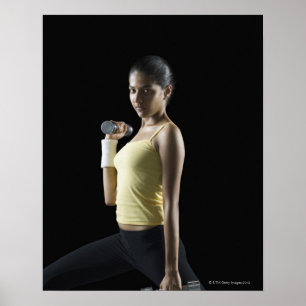 Poster Jeune femme s'exerçant avec des haltères