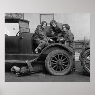 Poster Jeunes femmes mécaniciens automobiles, 1927. Photo