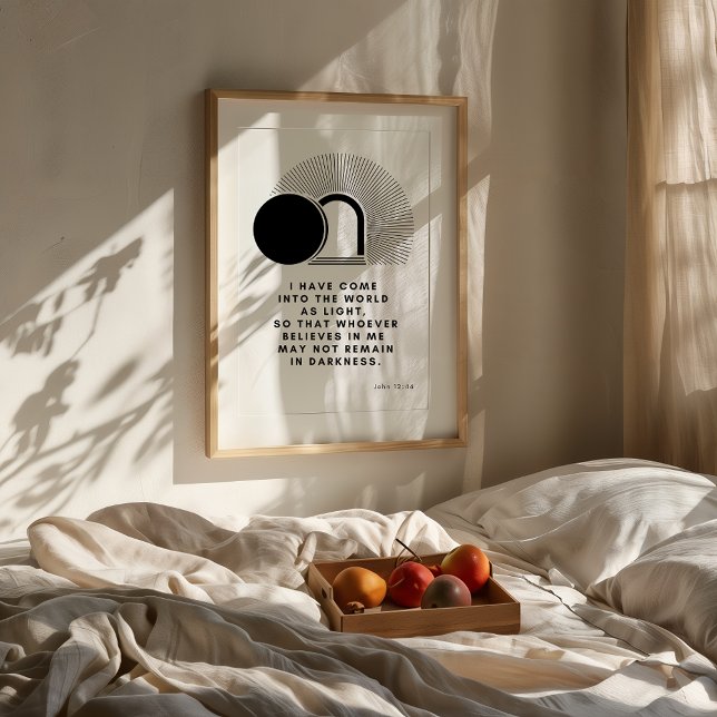 Poster John 12 46 Je suis la lumière (Minimalist Psalm John 12:46 wall art in a neutral modern room with wooden furniture and soft light.)