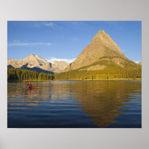 Poster Kayak dans le lac Swiftcurrent au lever du soleil 