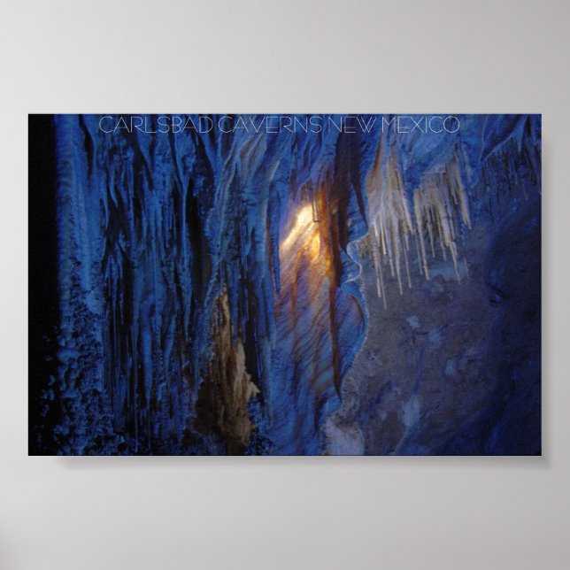 Poster La lumière brille à travers Drapery (Devant)