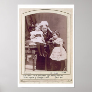 Poster la reine Victoria (1819-1901) avec ses petits-enfa