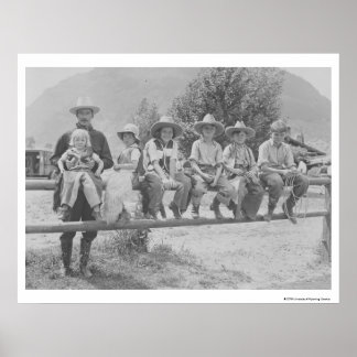 Poster Larry Larom avec six enfants.