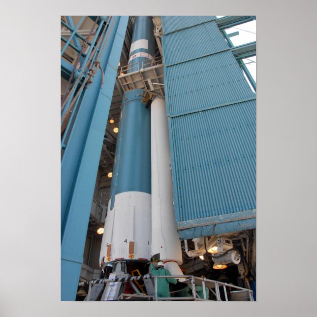 Poster Le deuxième moteur de fusée solide est déplacé dan (Devant)