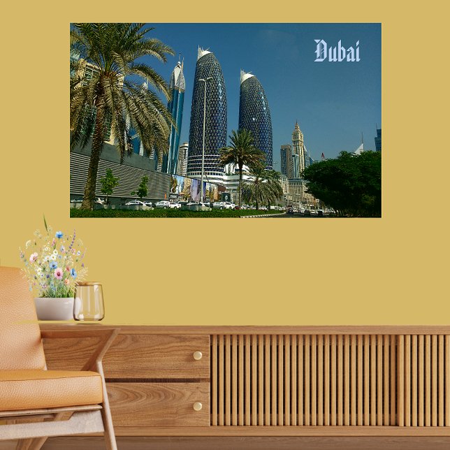 Poster Le gratte-ciel de Dubaï (Dubai's Skyscraper Palm Tree Greenery Poster)