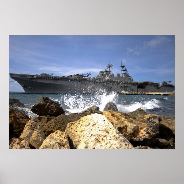 Poster Le navire d'assaut amphibie USS Kearsarge (Devant)