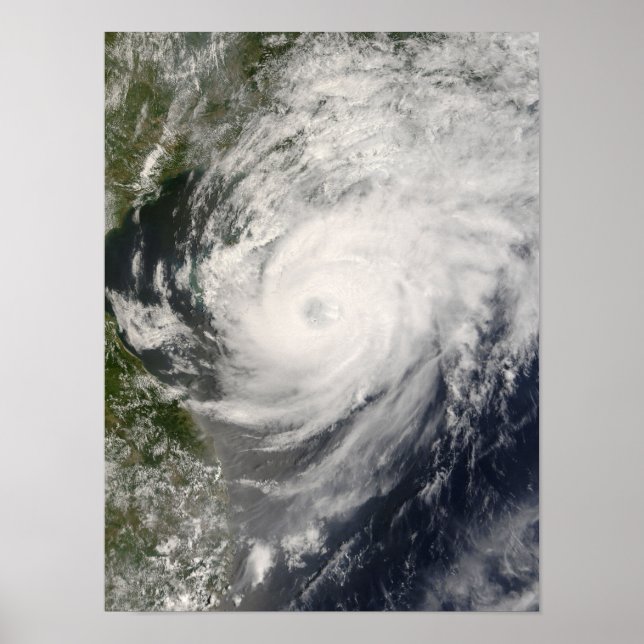 Poster Le typhon Neoguri approche de la Chine (Devant)