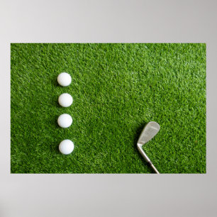 Poster Les balles de golf sont sur de l'herbe verte