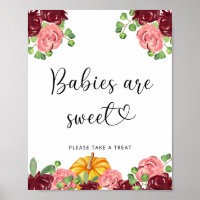 Les bébés roses et rouges citrouilles sont sueur p