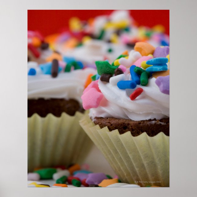Poster Les cupcakes au chocolat avec glaçage et arroses, (Devant)