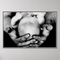 Les mains protectrices sûres du père