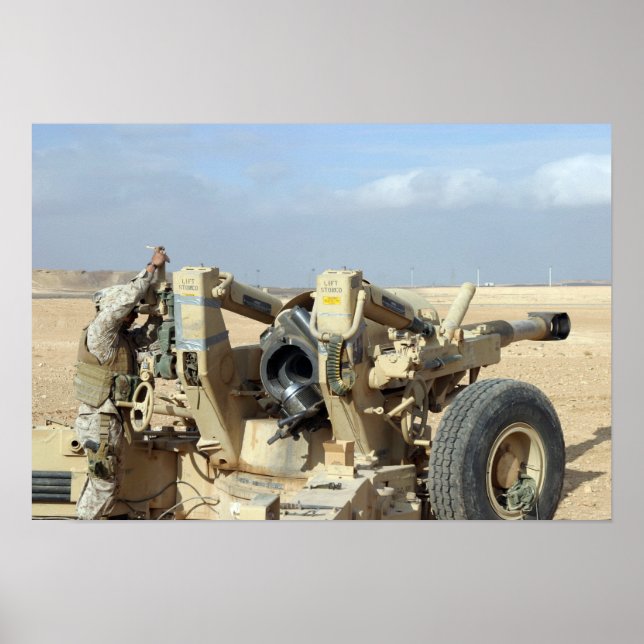 Poster Les Marines américains se préparent à tirer un obu (Devant)