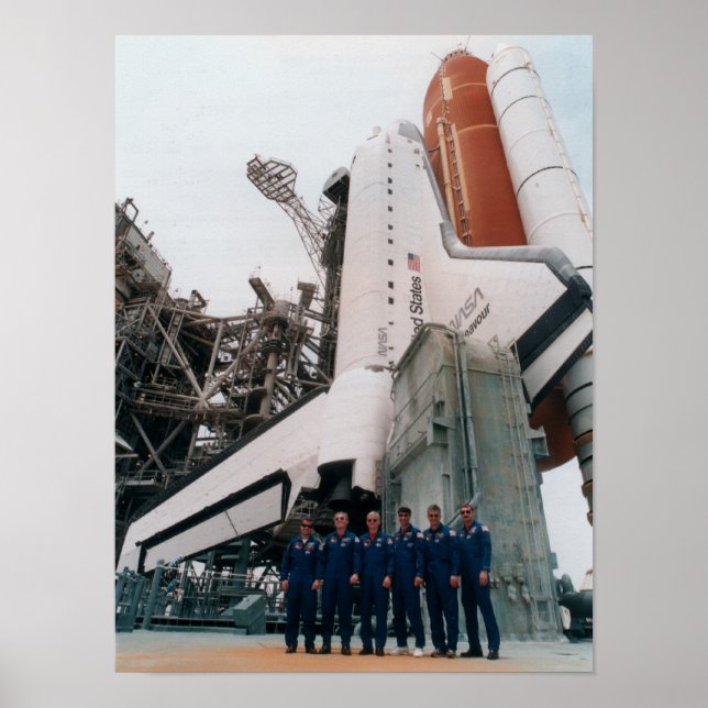 Poster Les membres d'équipage du STS-77 posent avec Shutt (Devant)